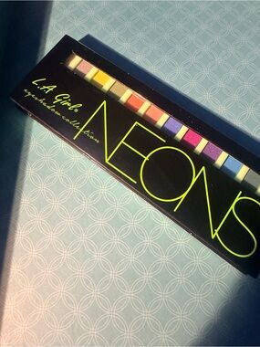 L.A. Girl NEONS Eyeshadow Palette - Bright Multicolor